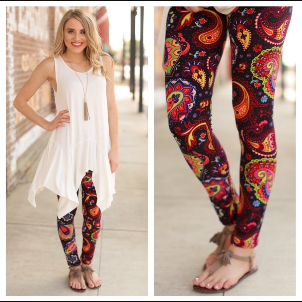 Black paisley print leggings
